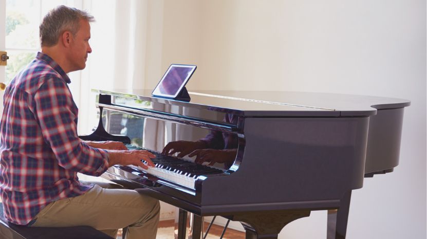 Read more about the article Adult Piano Lessons : Why It’s Never Too Late to Learn